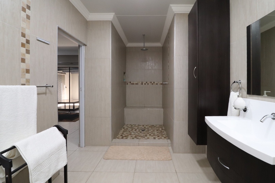 5 Bedroom Property for Sale in Irene Park North West